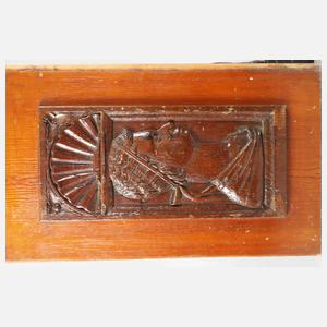 Vier geschnitzte Füllungen