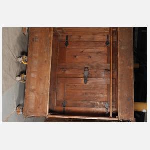 Barocker Hallenschrank