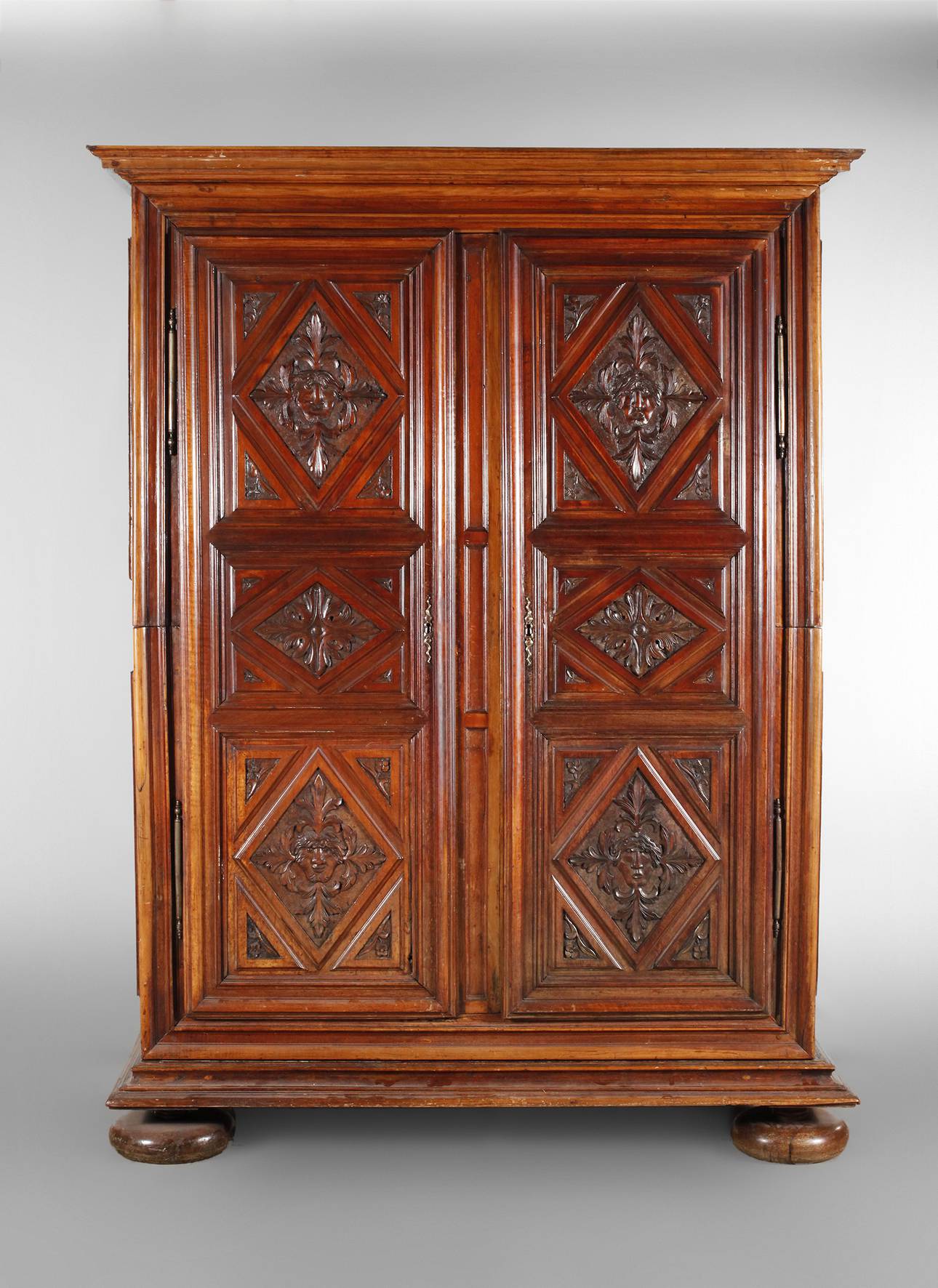 Barocker Hallenschrank