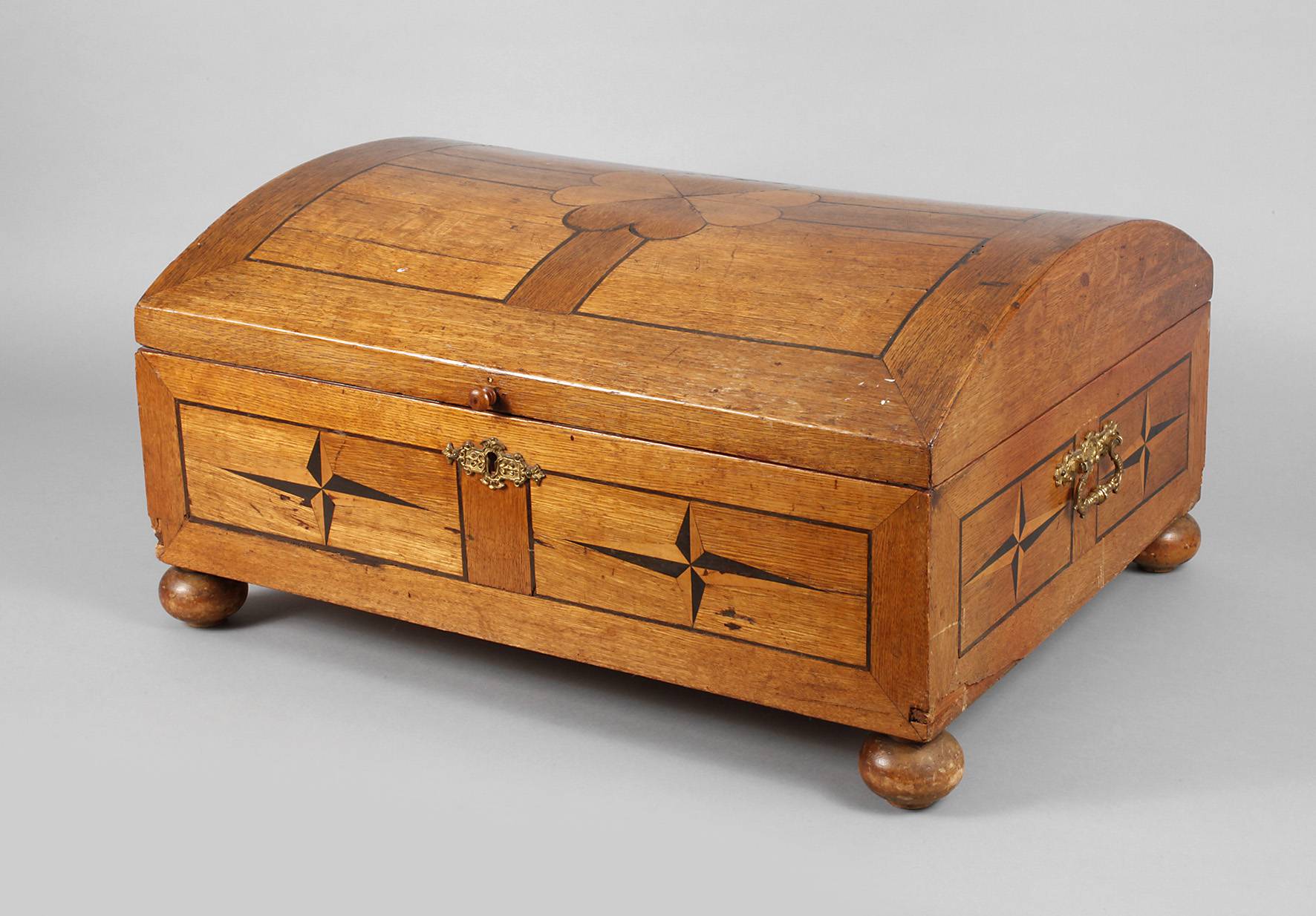 Große barocke Vorratstruhe