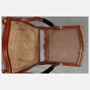 Klassizistischer Esstisch und sechs Stühle