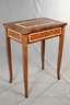 Intarsierter Beistelltisch