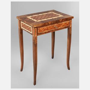 Intarsierter Beistelltisch
