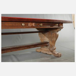 Großer Schreibtisch