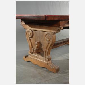 Großer Schreibtisch