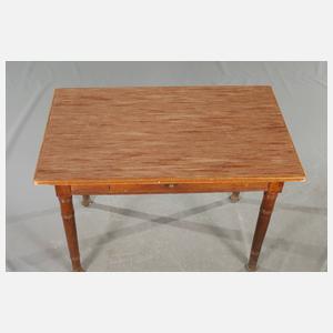 Zwei alte Kneipentische