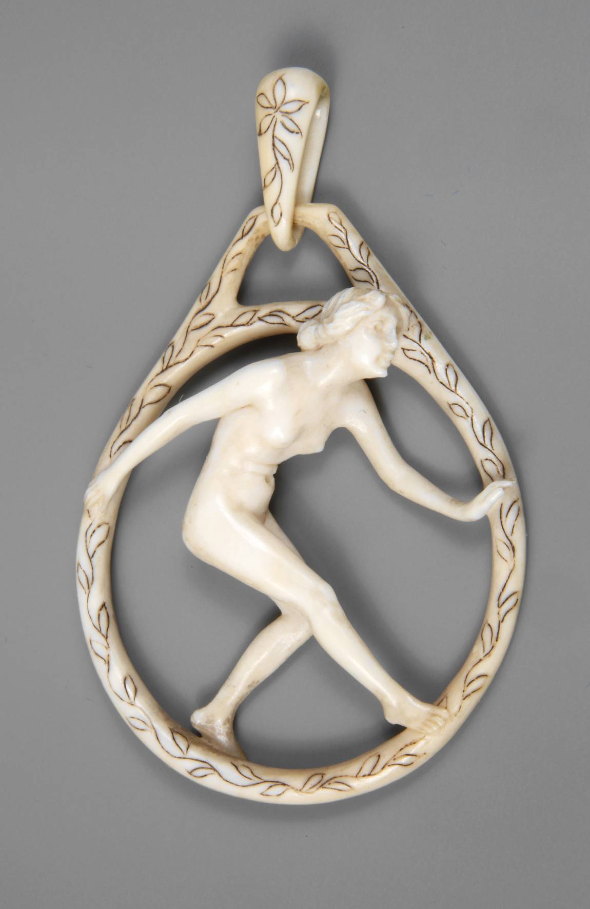 Feiner Elfenbeinanhänger