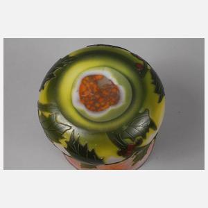 Ätzglasvase mit Ilexzweigen