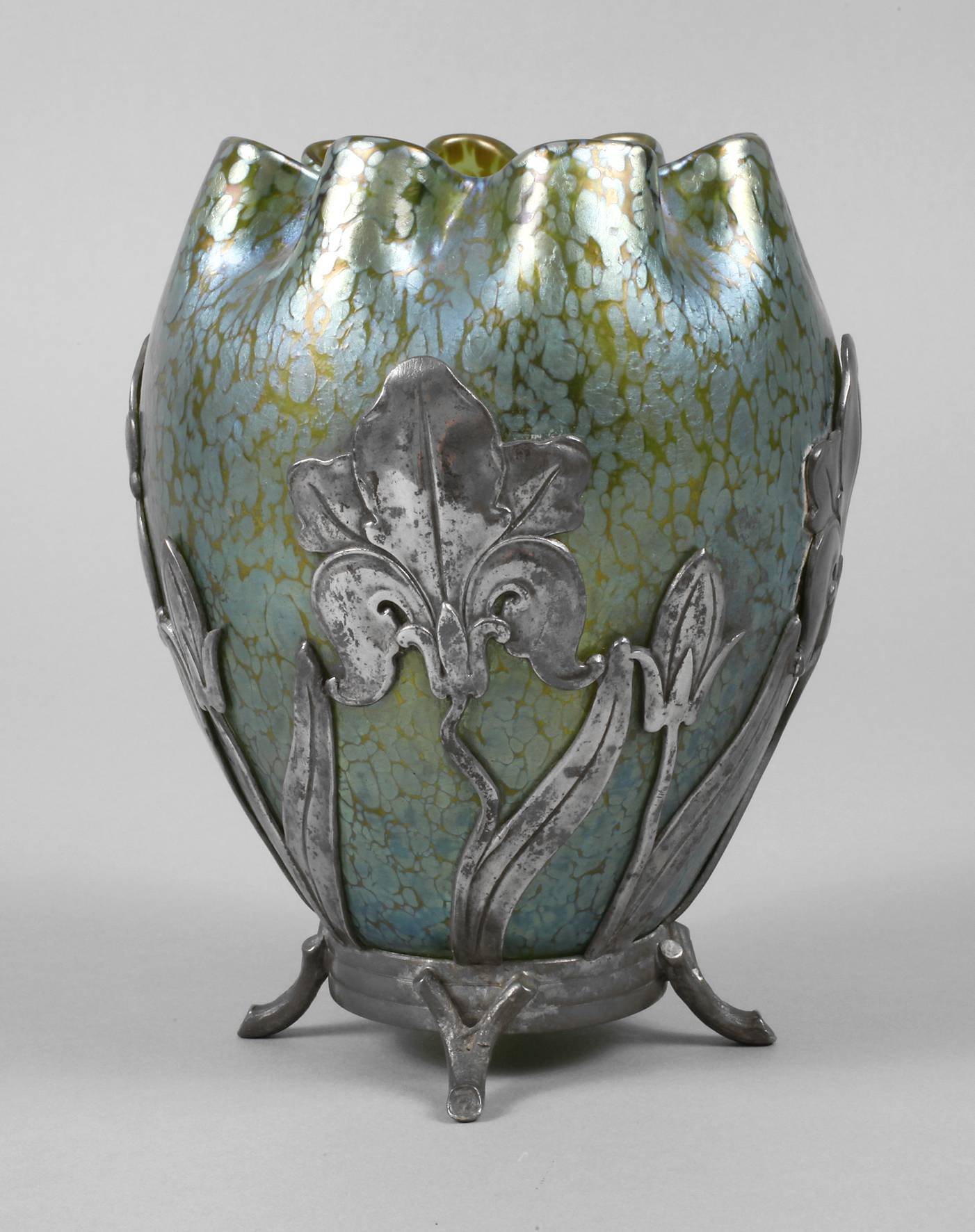 Loetz Wwe. Vase mit Metallmontierung