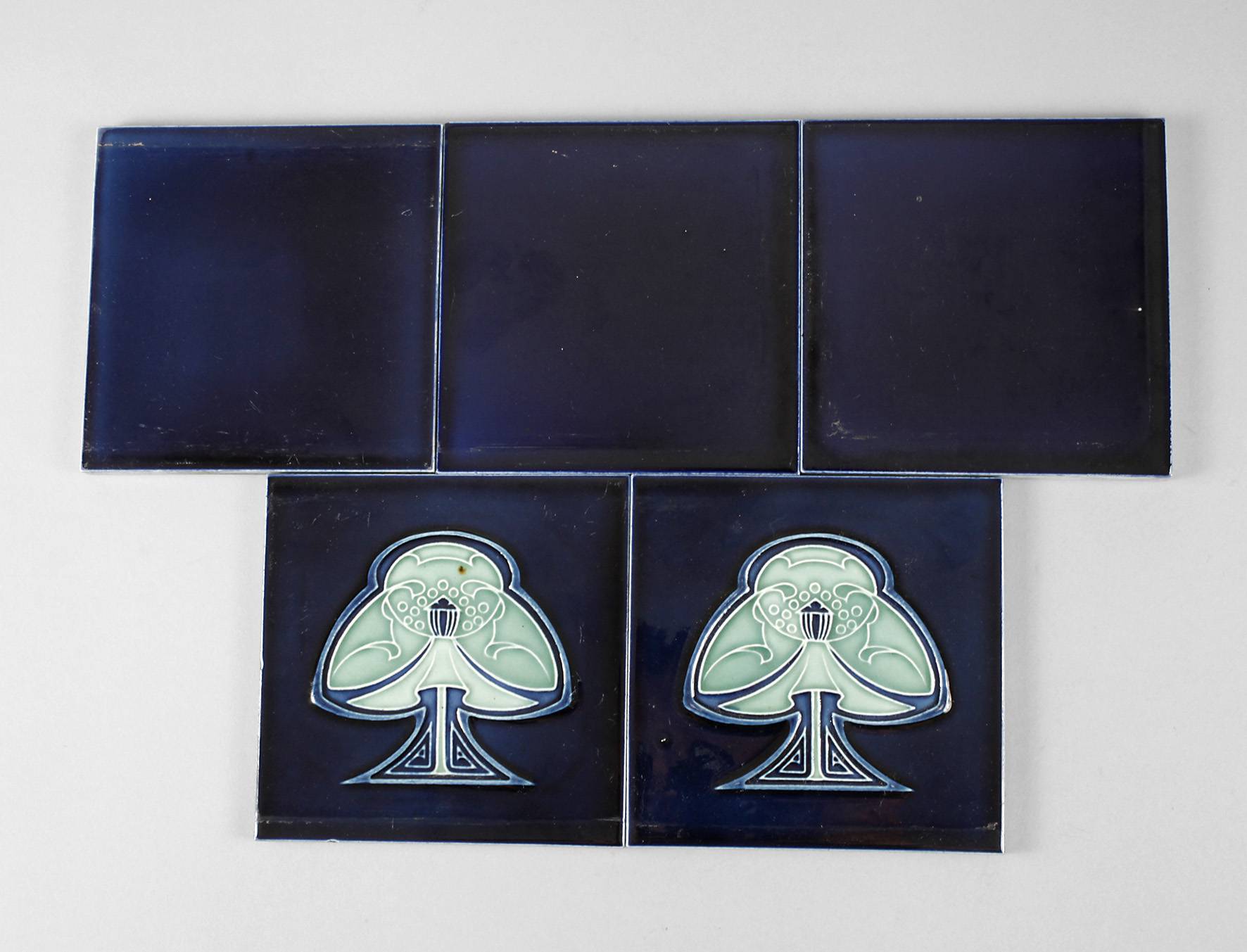 Fünf Fliesen Jugendstil