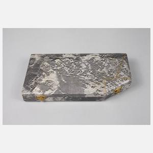 Zigarettenetui und Feuerzeug im Etui