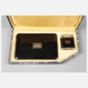 Zigarettenetui und Feuerzeug im Etui