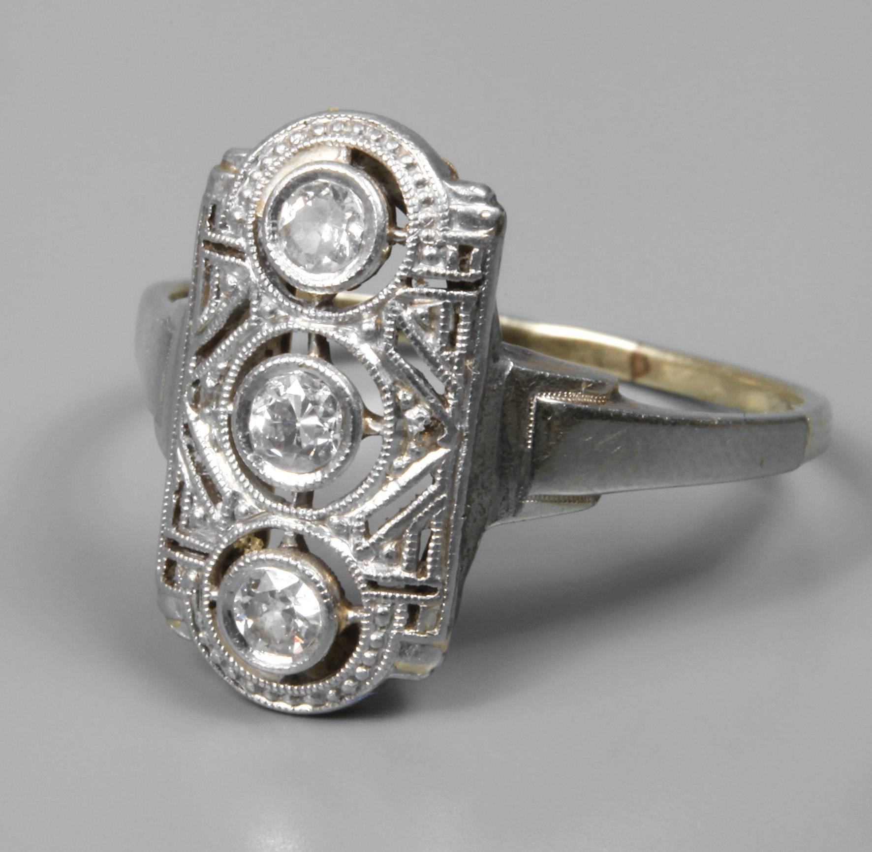 Damenring mit Diamantbesatz