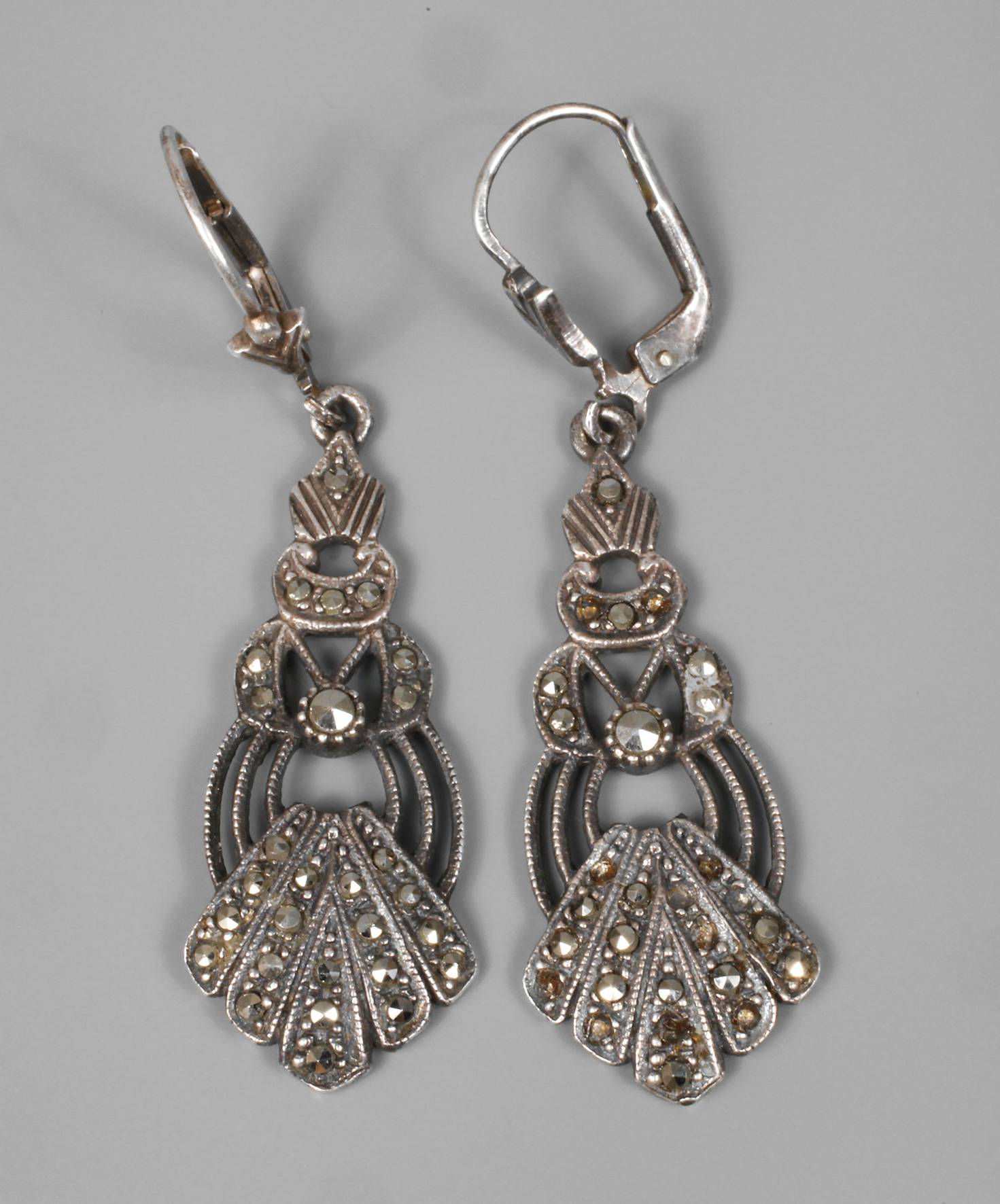 Paar Ohrhänger mit Markasitbesatz