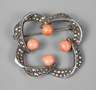 Brosche mit Korallen und Markasiten