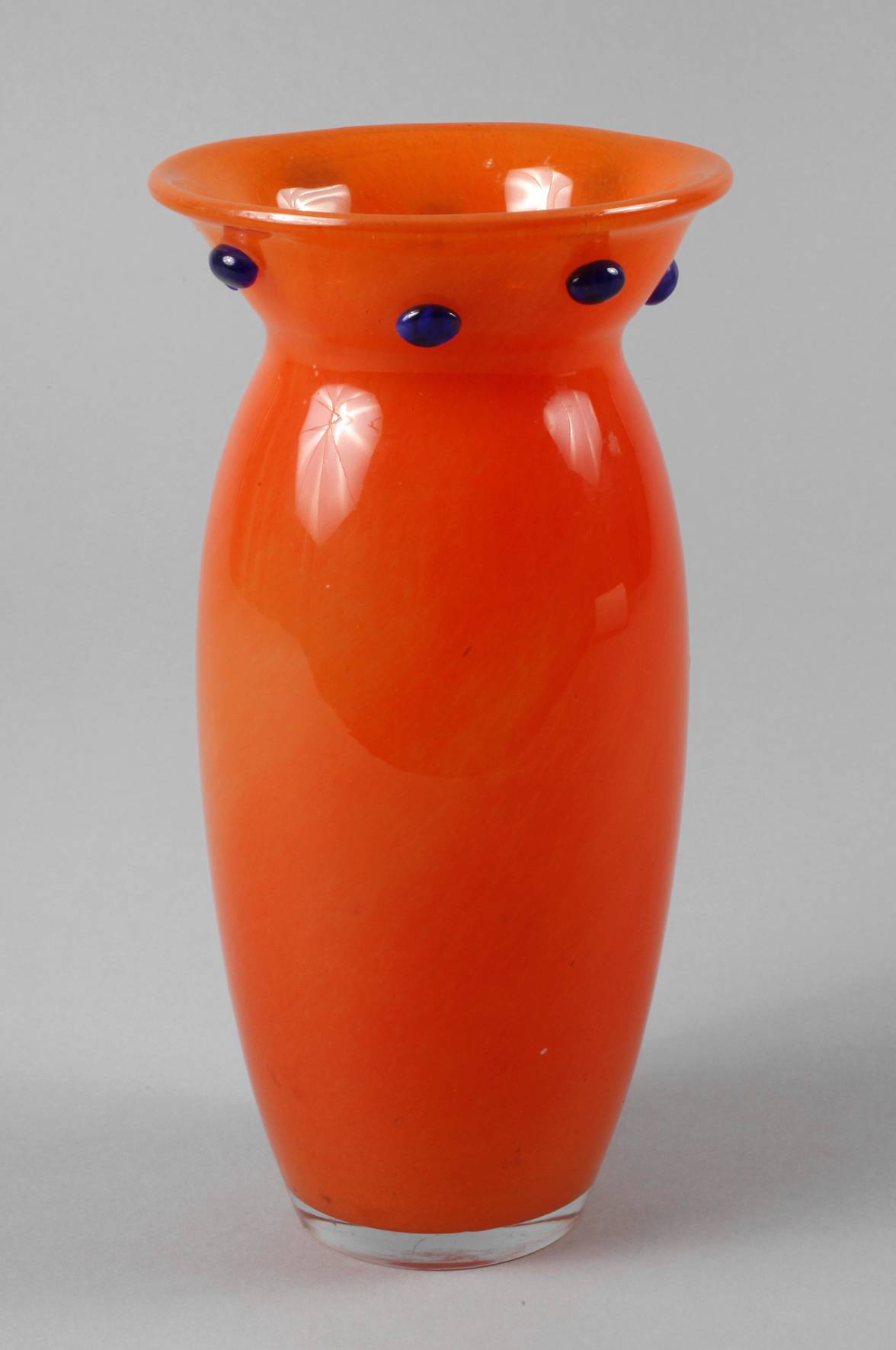 Vase mit Butzendekor
