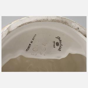 Goldscheider Wien ”Tänzerin beim Schuhe schnüren”