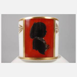 Vitrinentasse mit Schattenriss