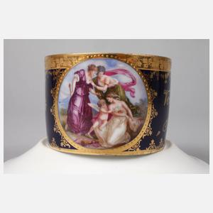 Vitrinentasse im Wiener Stil