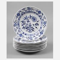 Meissen acht Speiseteller ”Zwiebelmuster”111