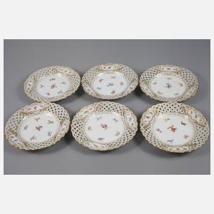 Meissen sechs Durchbruchteller und Schale ”Gestreute Blümchen”