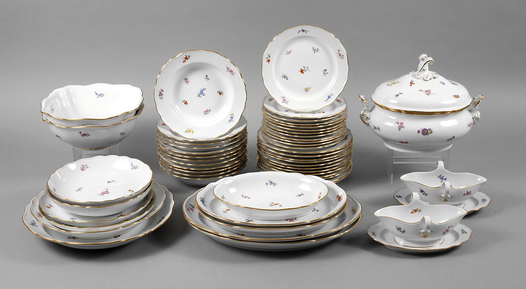 Meissen Speiseservice ”Gestreute Blümchen”