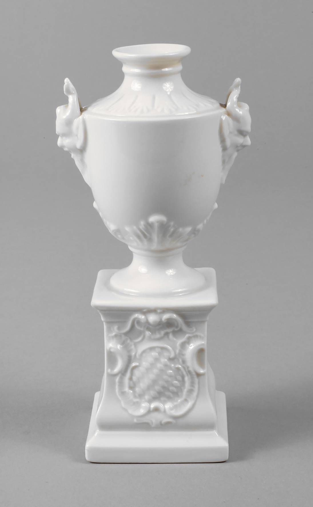 Nymphenburg kleine Postamentvase