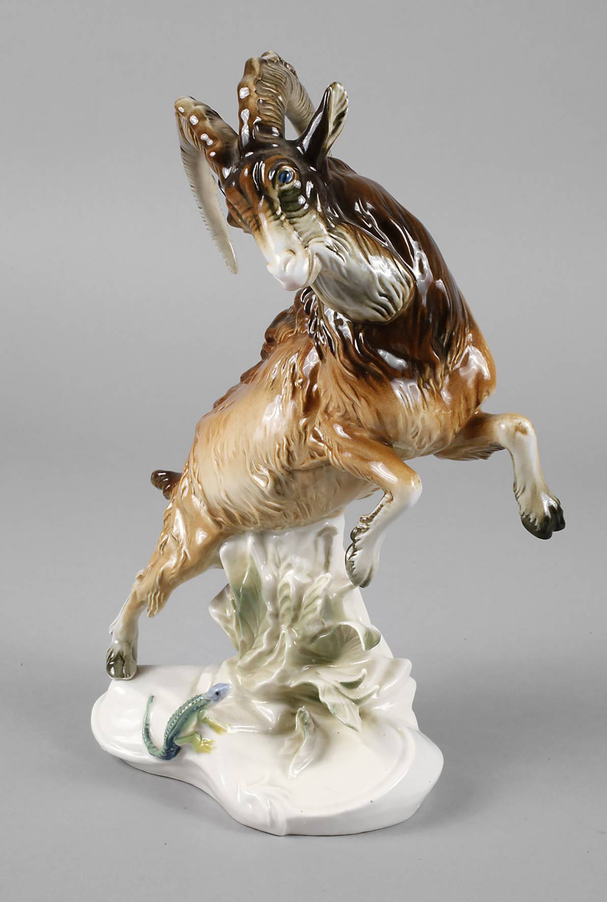 Volkstedt ”Steinbock mit Eidechse”