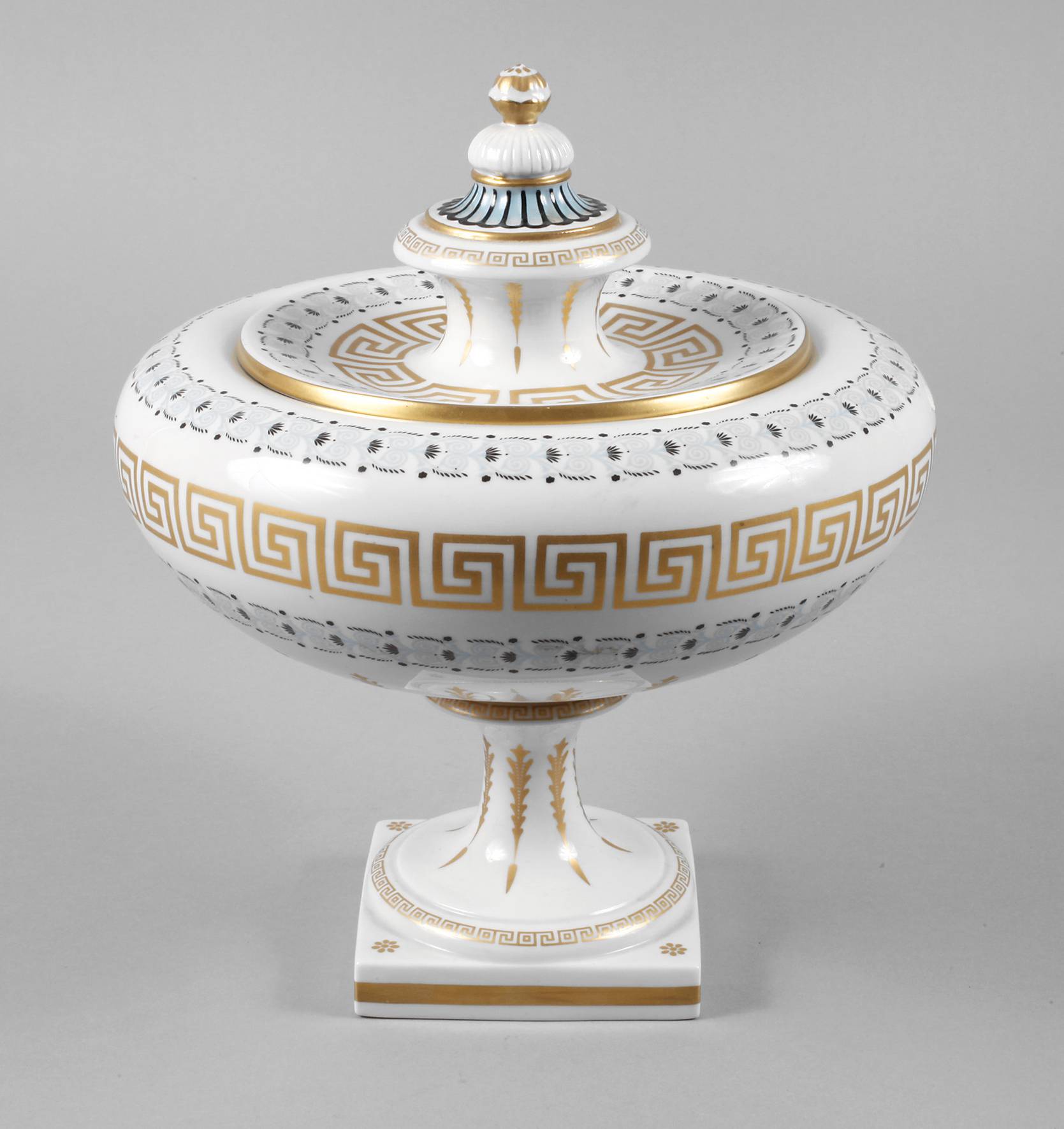 Deckelvase Frankreich