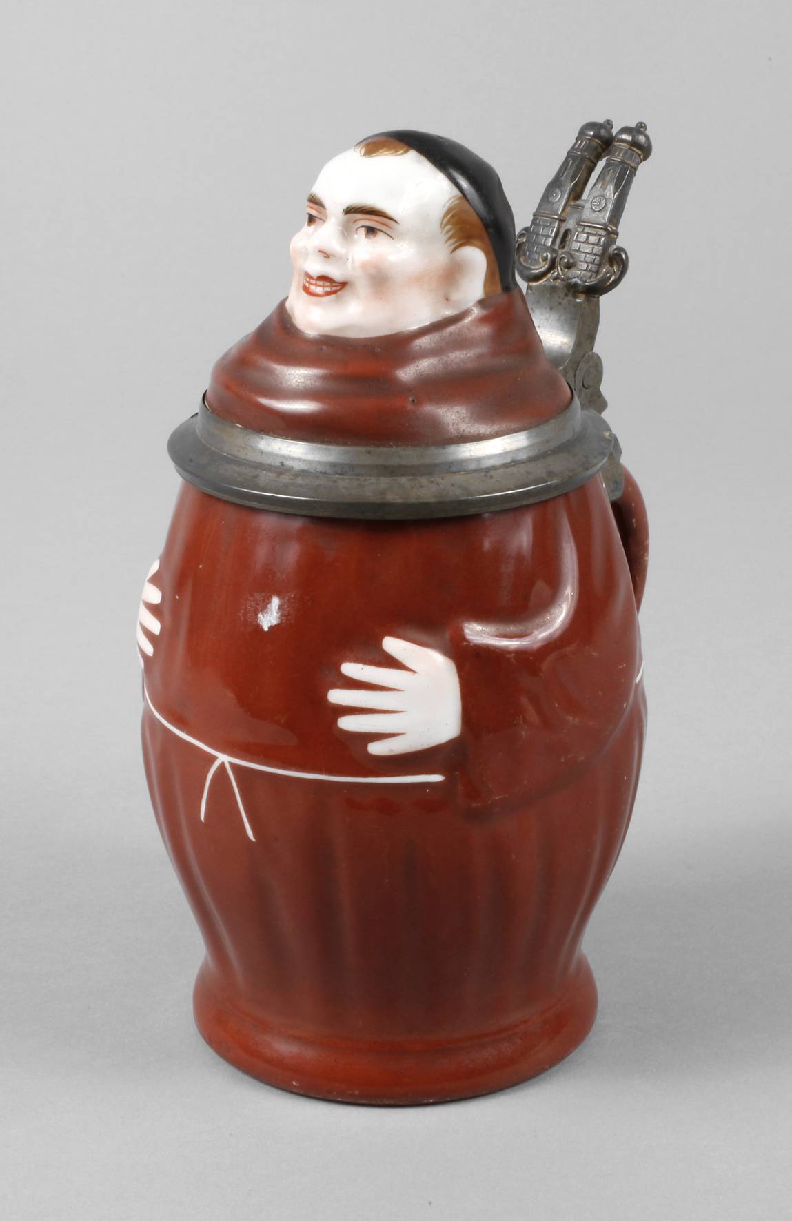 Figurenkrug als lächelnder Mönch