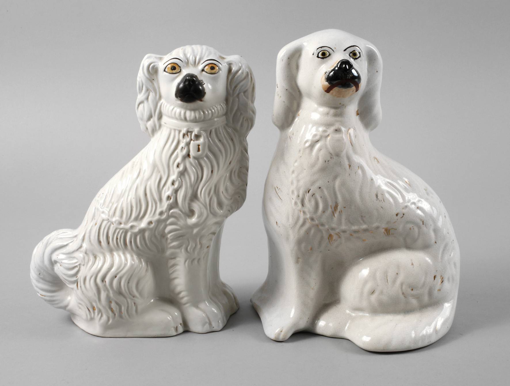 Zwei englische Kaminhunde