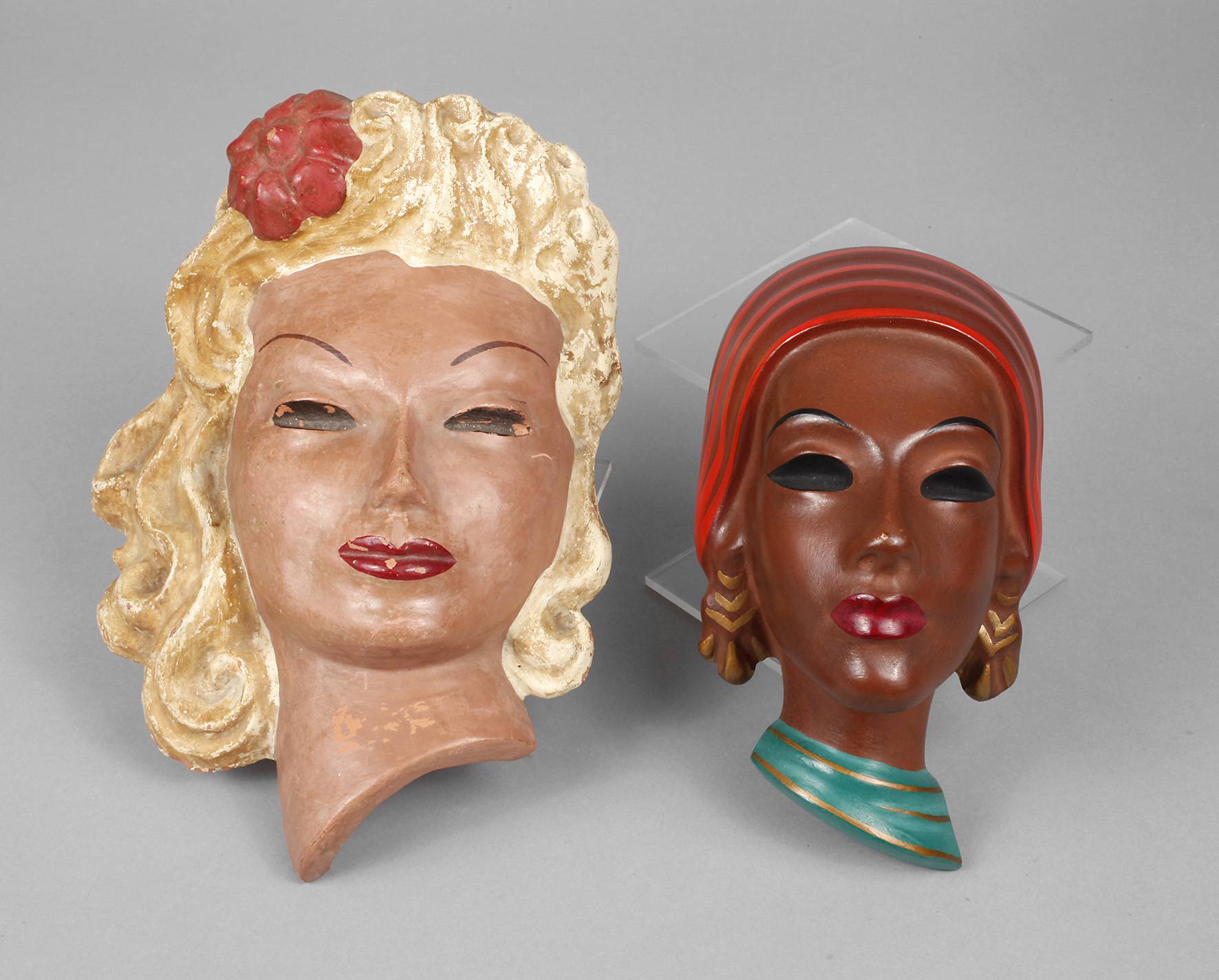 Zwei Wandmasken