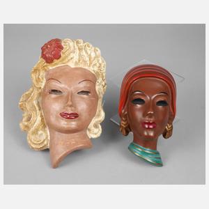 Zwei Wandmasken