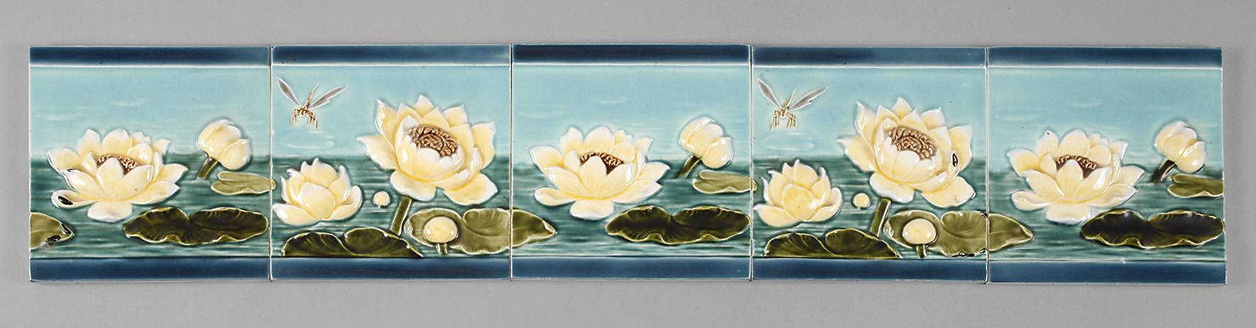 Fünf Jugendstilfliesen