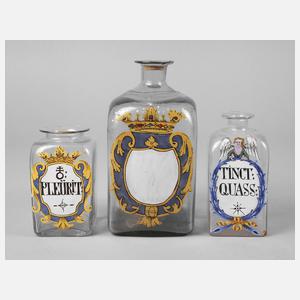 Drei Apothekengefäße