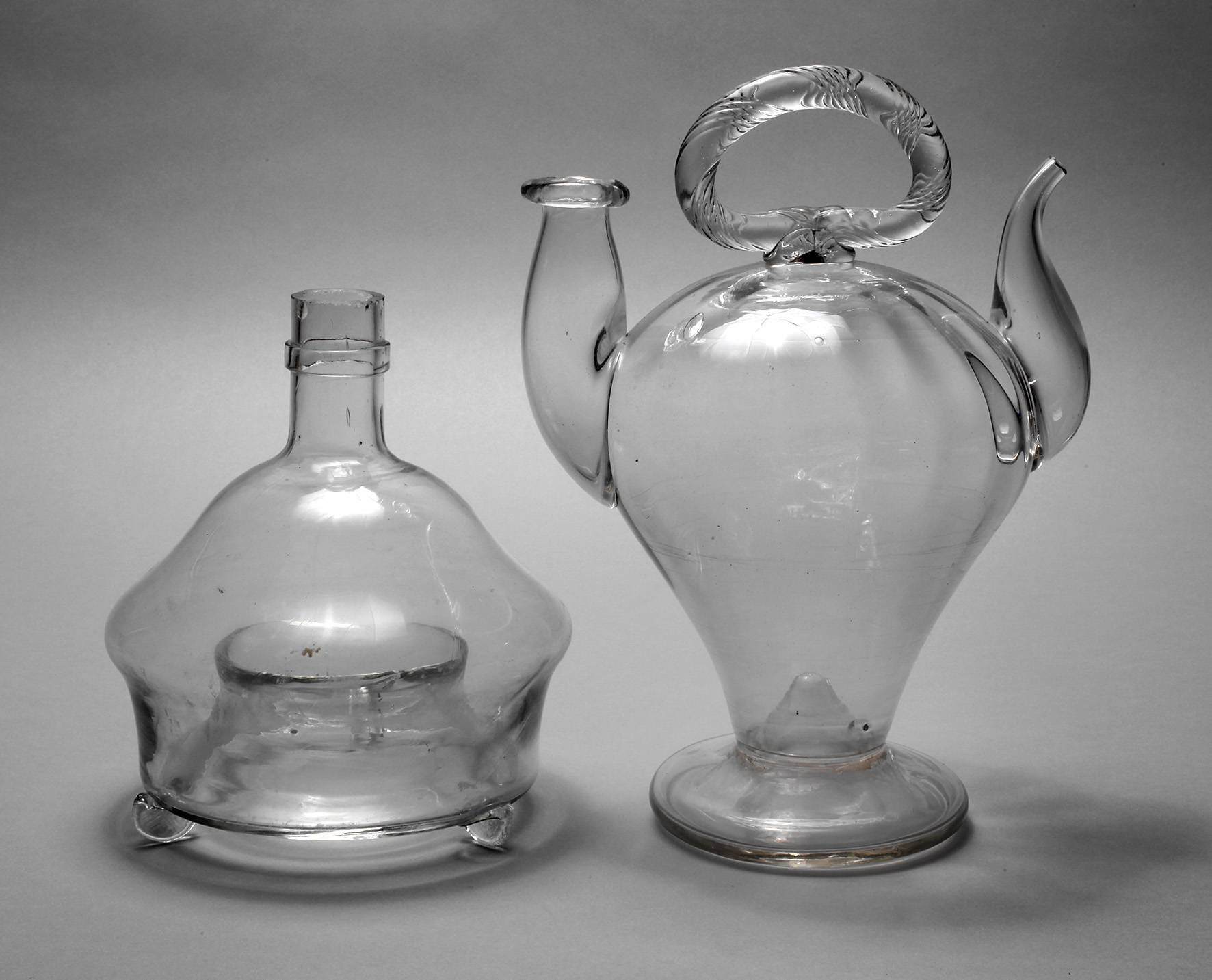 Karaffe und Fliegenglas