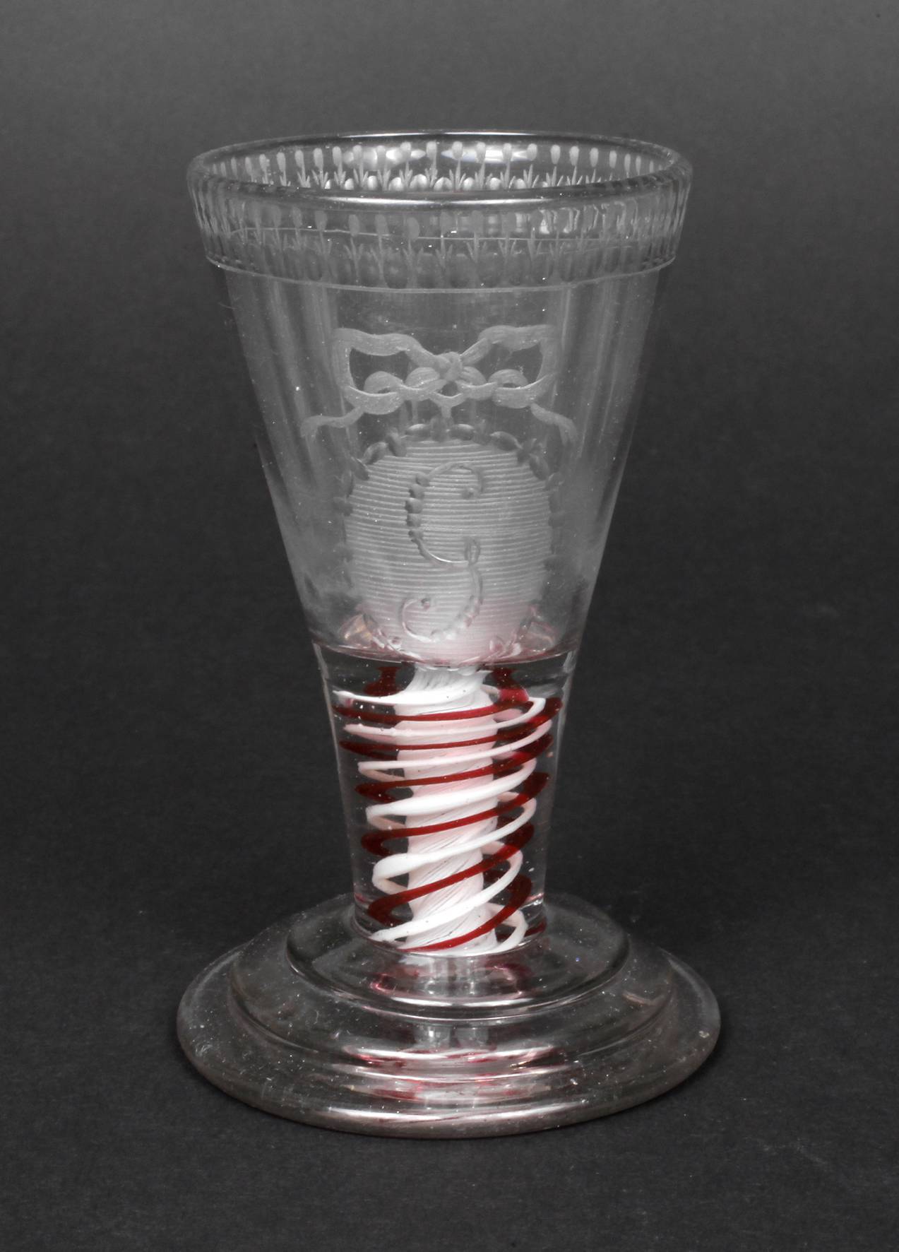 Trinkglas mit Spiralband