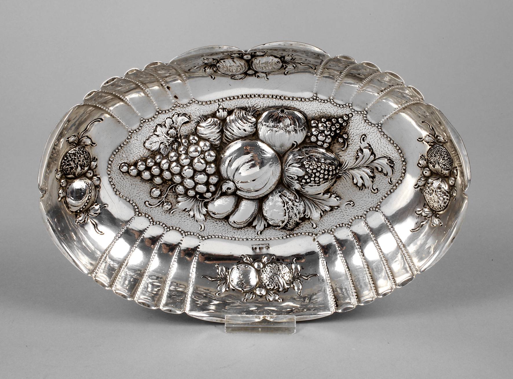 Silberschale in Barockform