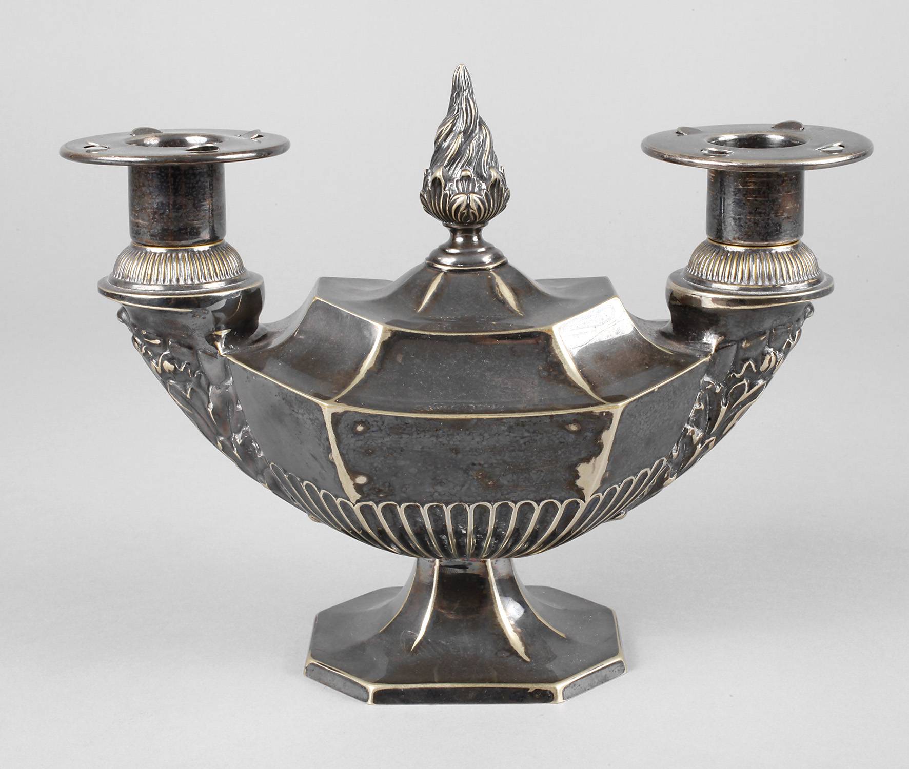 Zweiflammiger Kerzenleuchter