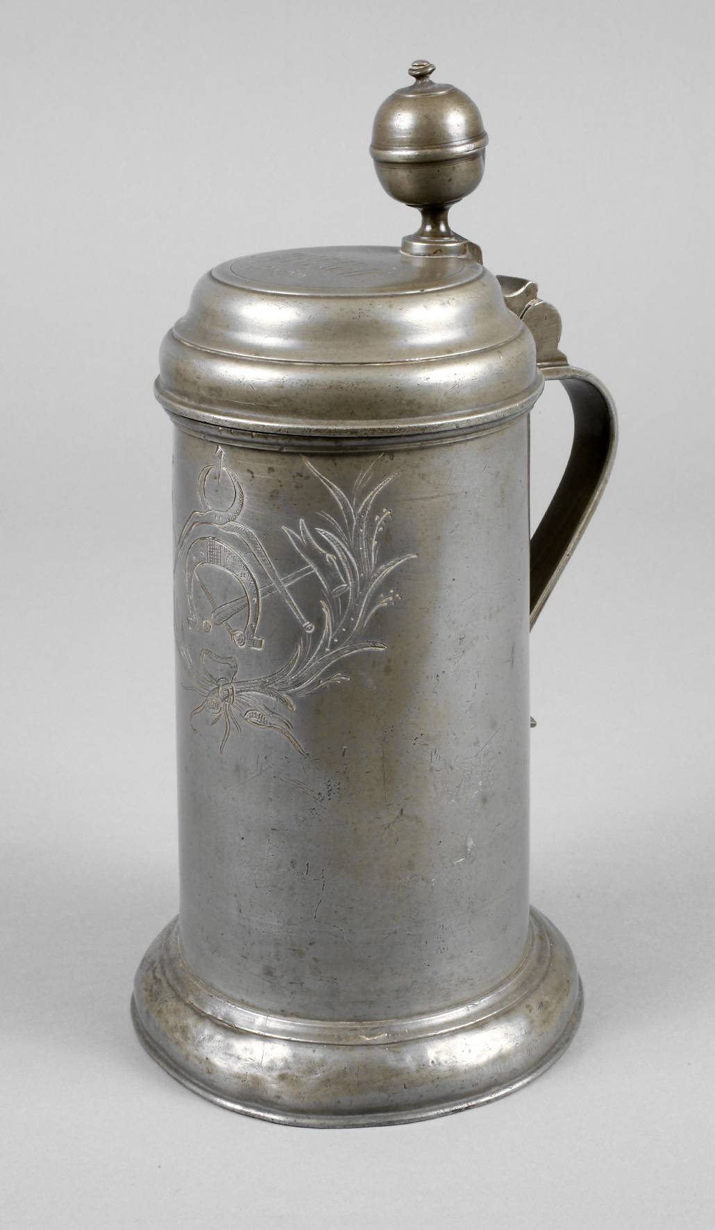 Zunftwalzenkrug eines Schmiedes Zinn