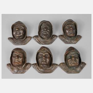 Sechs karikative Mönchsköpfe