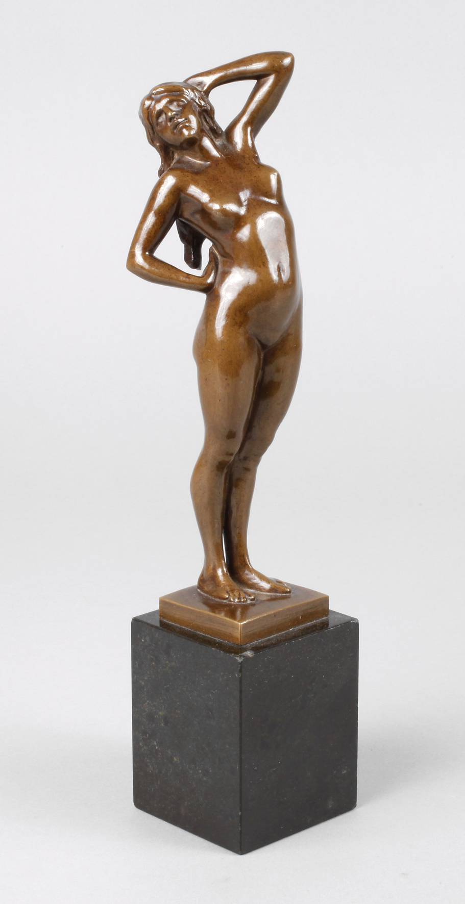 Bronze Mädchenakt am Morgen