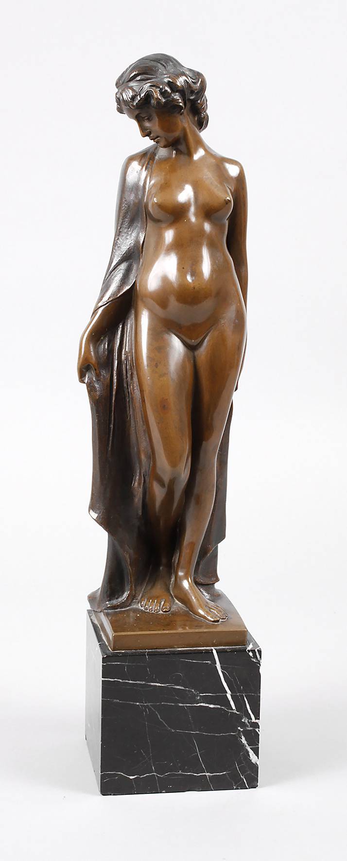 Bronzefigur ”nach dem Bade”