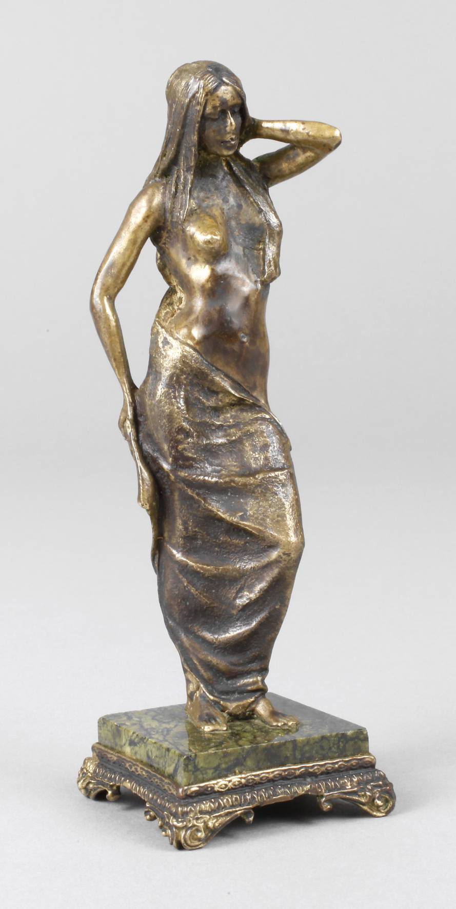 Kleinbronze Mädchenhalbakt