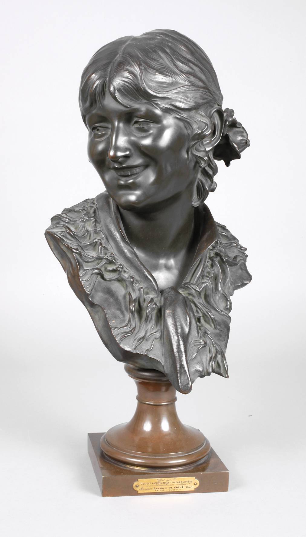 Große Mädchenbüste