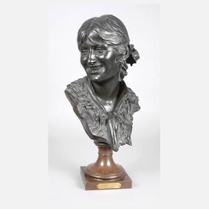 Große Mädchenbüste