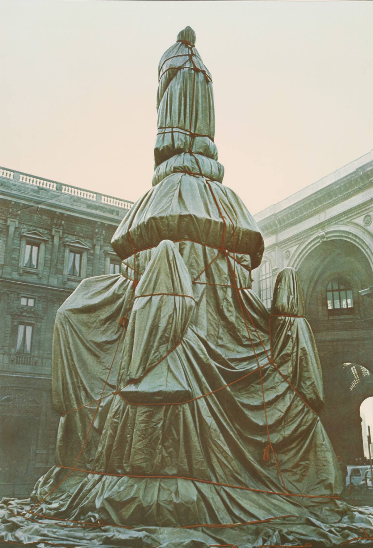 Christo, ”Wrapped Monument to Leonardo”