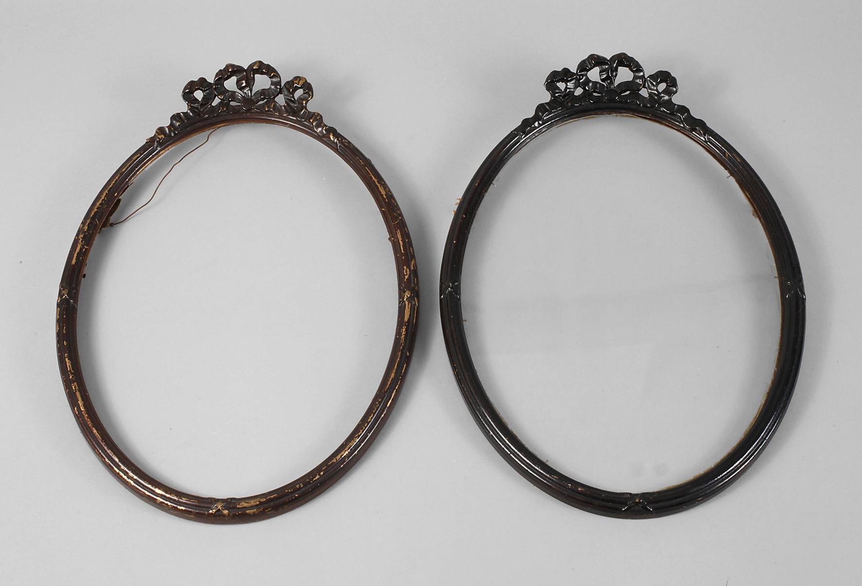 Ovales klassizistisches Rahmenpaar