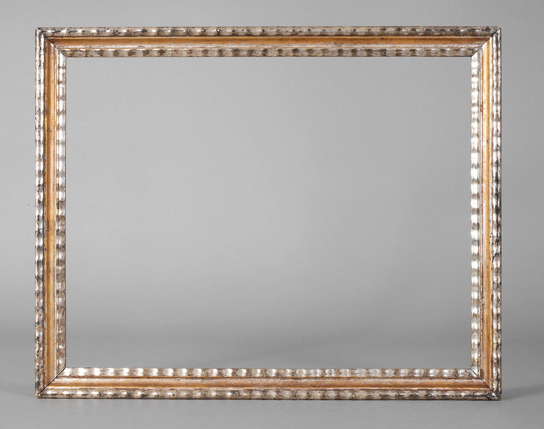 Versilberte Wellenleiste