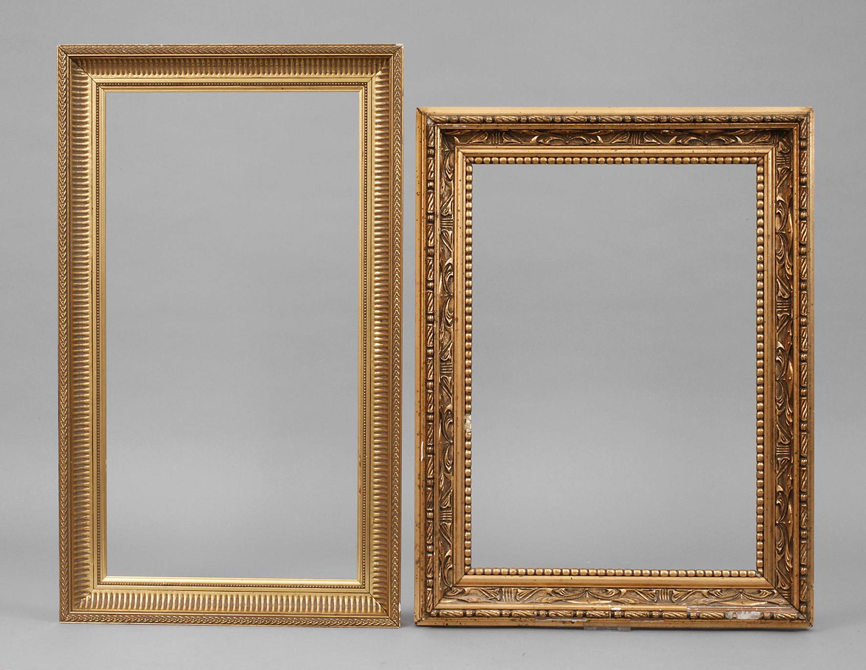 Zwei Goldstuckleisten